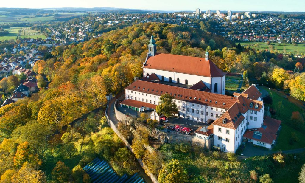 Drohnenaufnahme des Franziskanerkloster Frauenberg in Fulda
